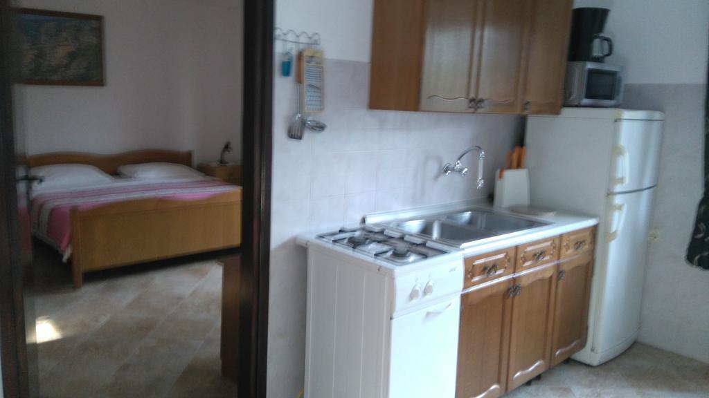 Nella Apartments Sisan Luaran gambar