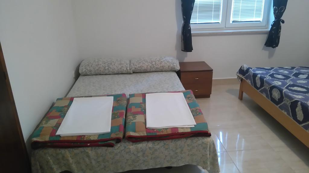 Nella Apartments Sisan Luaran gambar