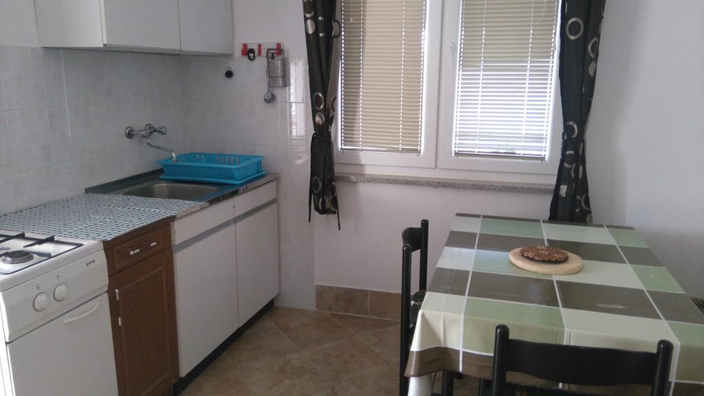 Nella Apartments Sisan Luaran gambar