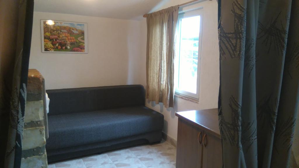 Nella Apartments Sisan Luaran gambar