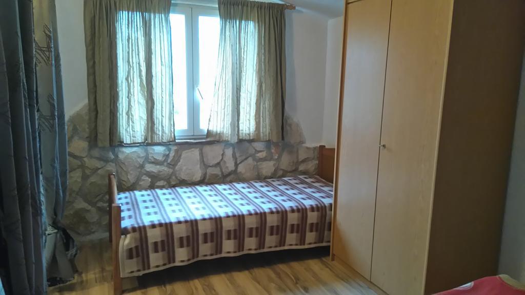 Nella Apartments Sisan Luaran gambar