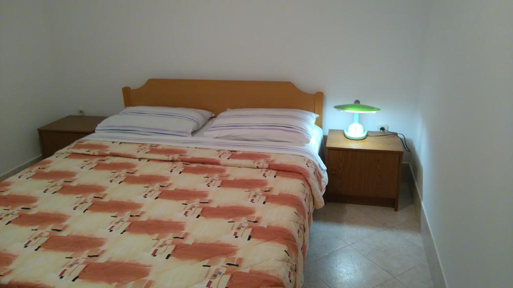 Nella Apartments Sisan Luaran gambar
